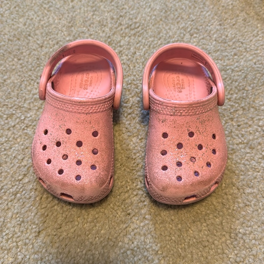Crocs toddler girl clog - 6T pink with sparkles
